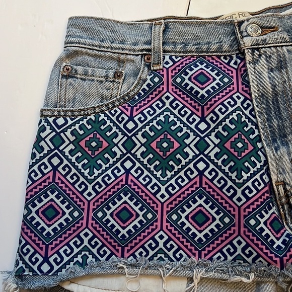 Levi’s 550 Classic Relaxed Tapered Cutoff Patterned Shorts Size 12 - Picture 2 of 11